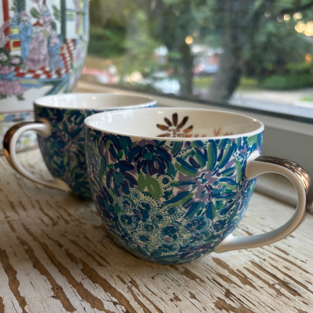 Lilly Pulitzer Blue Floral 12oz Mugs Set of Two Good Used Condition Gold Handle
